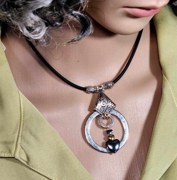 HOLLI HEART CHOKER PENDANT NECKLACE