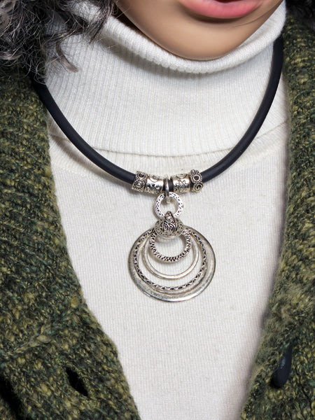 LARGE 5 RING STERLING SILVER  on 5MM RUBBER CORD CHOKER