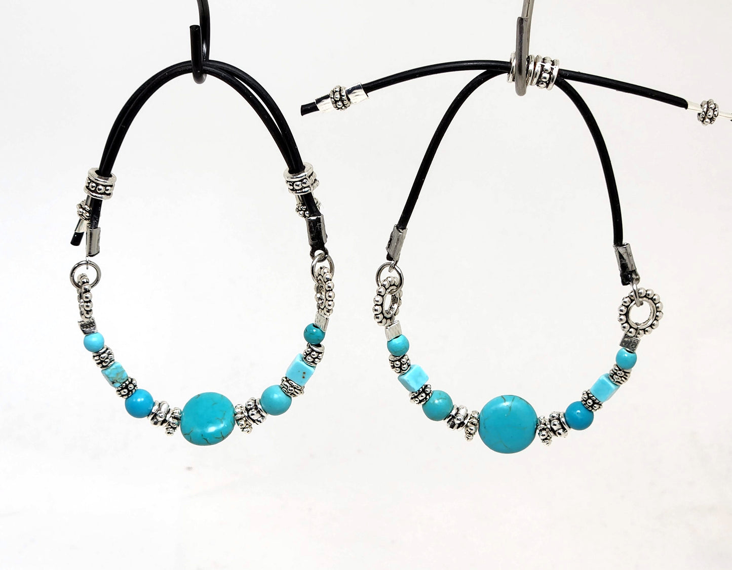 TURQUOISE ADJUSTABLE BRANKLET (adjustable bracelet/anklet)