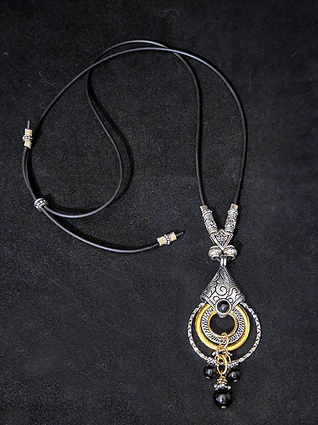 ADJUSTABLE 5 RINGS W CAP AND CASCADING ONYX STONE BALLS