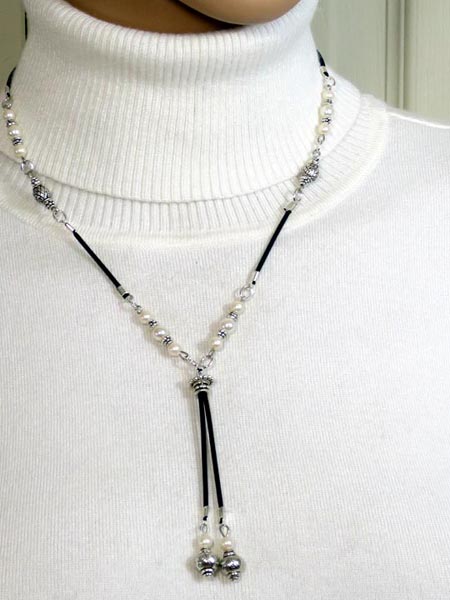 BEADED PEARL RUBBER CORD LARIAT